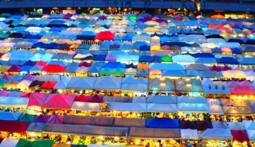 【タイ バンコク】カラフルなテントで有名な『ラチャダー鉄道市場』の見所チェック！！